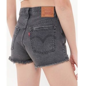 Levi’s 501 mid-rise denim short